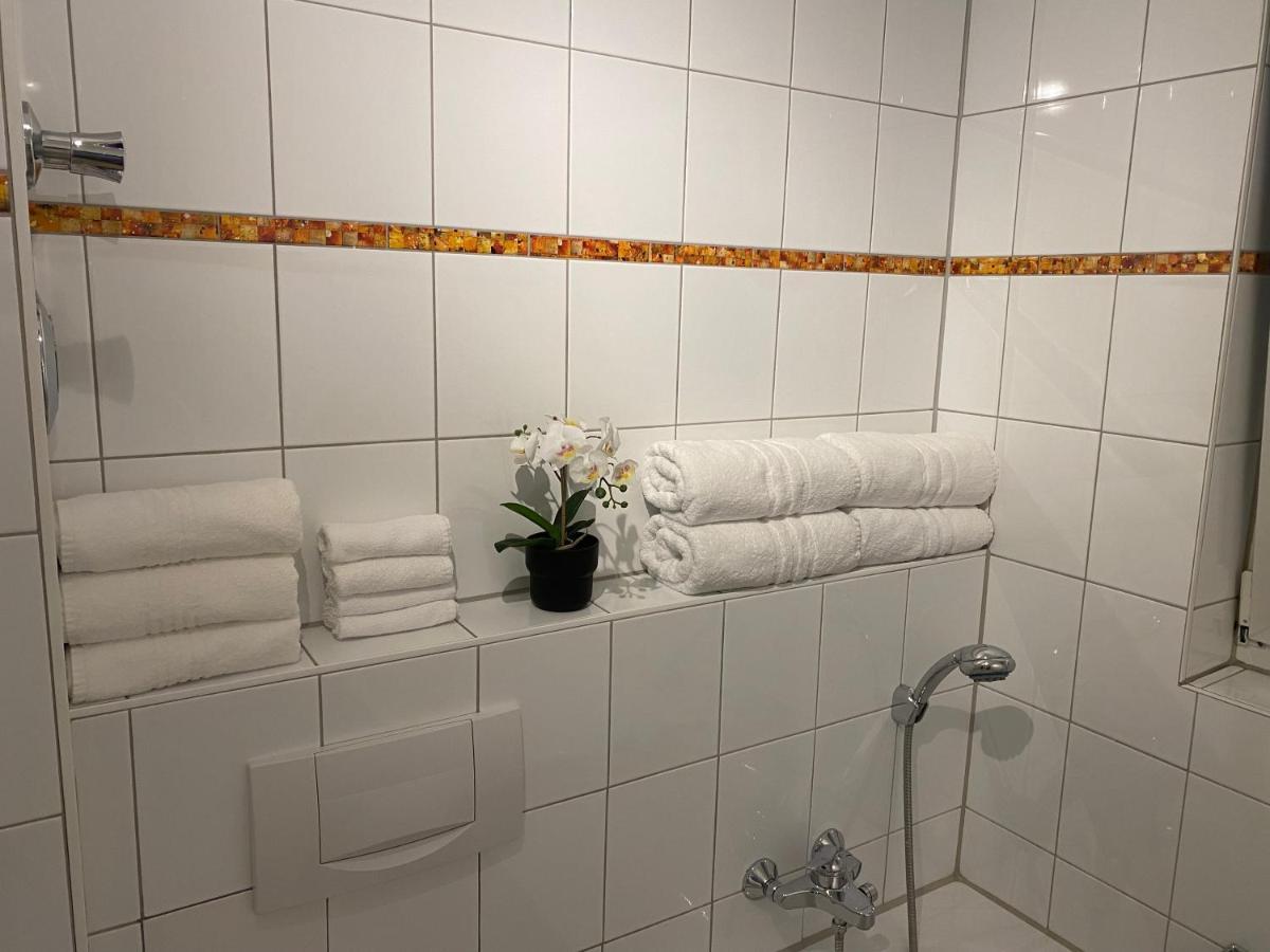 3 Zimmer Apartment In S-Bahn Naehe, 76 Qm, Max 5 Pers, 30Qm Dachterasse, Garage, Internet 1000 Mbit Gärtringen Exteriér fotografie